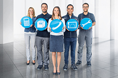  Festo employee with blue service icons